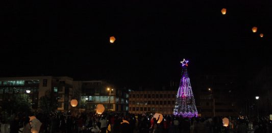 Foto referencial. Encendido del árbol de Navidad de la Asamblea en el año 2017.