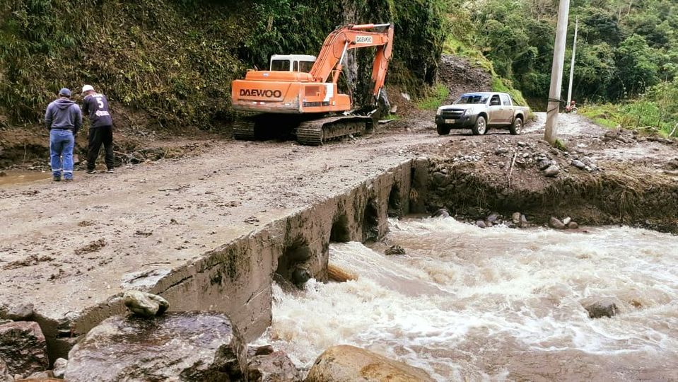 Deslaves. En Buenos Aires se logró rehabilitar la vía, pero alrededor de 20 familias tuvieron que evacuar uno de los poblados.