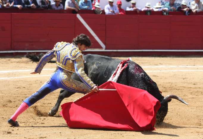 Foto referencial de una corrida de toros en la Plaza Monumental de Quito. Foto: Archivo La Hora.