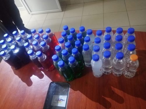 El dueño de una vivienda denuncia a su inquilino por vender licor artesanal