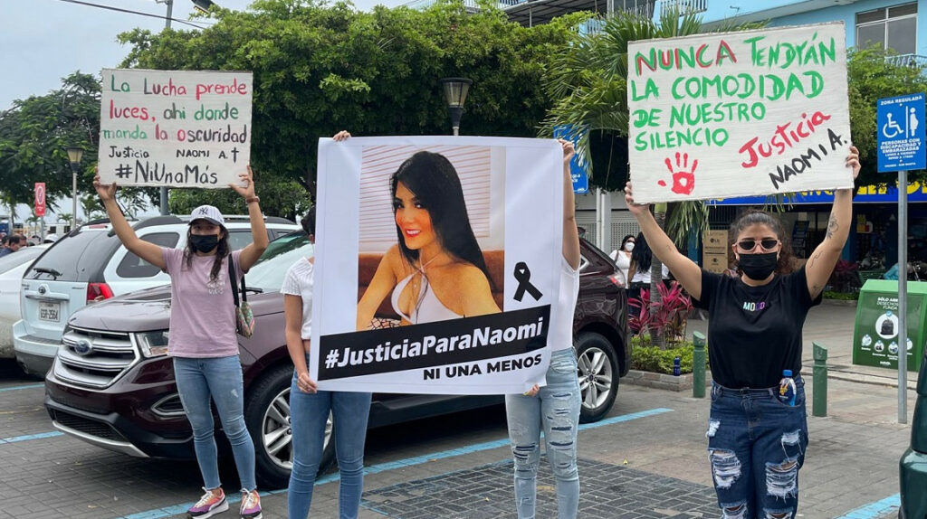 Manabí. Plantón realizado el 17 de diciembre por familiares de Naomi Arcentales para pedir que se investigue su caso. Foto: Tais Arcentales.