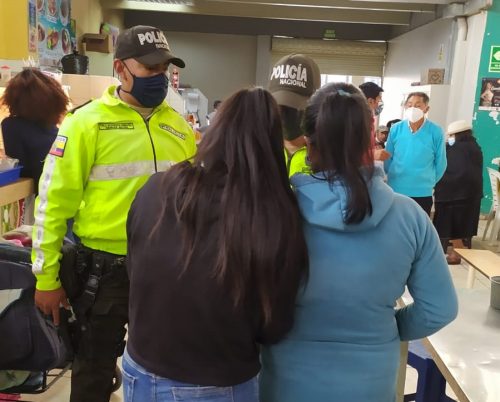 Policía realiza control anticachinería en el mercado América