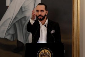 El FMI llama a El Salvador a «reconsiderar» sus planes para expandir el uso del bitcoin