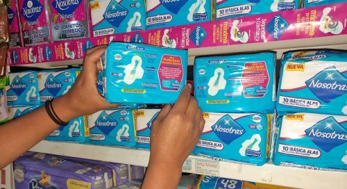 Productos de higiene femenina y  pañales todavía se venden con IVA