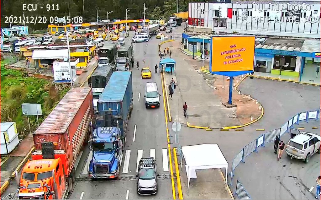 Paso. La circulación peatonal y vehicular en Rumichaca se habilitó desde el 18 de diciembre de 2021.