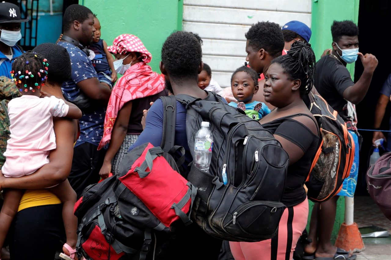 Miles de latinoamericanos y caribeños salen todos los días de sus hogares en busca de un mejor lugar. En la foto, migrantes haitianos en Guatemala.