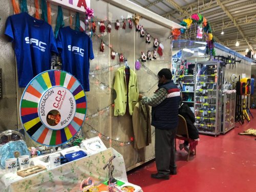 Promociones por Navidad en el mercado Simón Bolívar