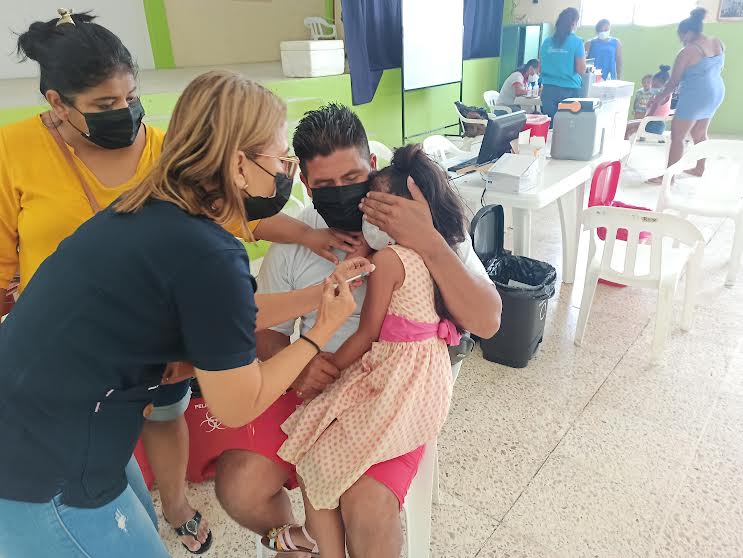 Vacunación a estudiantes se realiza con agilidad