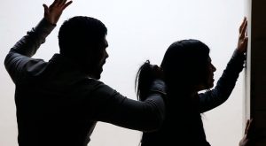 Mujer fue agredida por su pareja y la amante