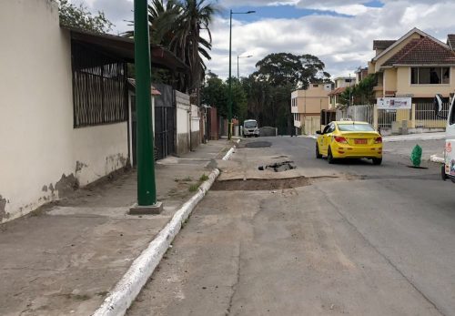 Vía tras el parque infantil de Atocha presenta varios daños