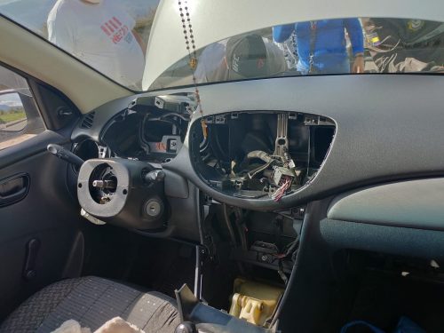 Desmantelan un carro en Píllaro