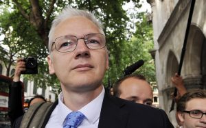 Correístas rechazan extradición de Julian Assange