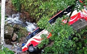 Fiscalía confirma 12 muertos en accidente de bus en Morona