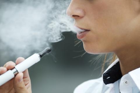 Los cigarrillos electrónicos también son dañinos para la salud