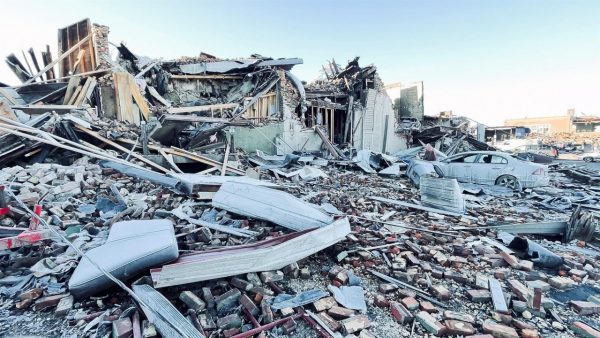 Búsqueda de víctimas de tornados sigue en EE.UU.