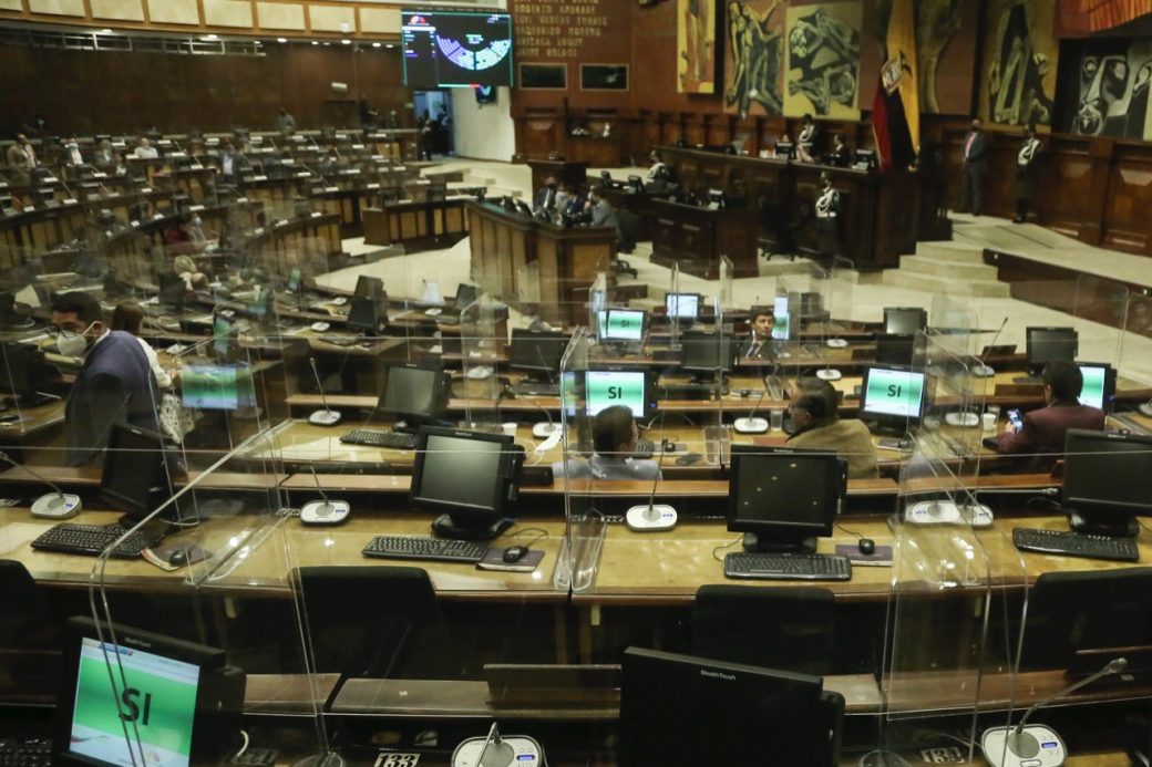 La Asamblea cumple dos recesos durante el año.