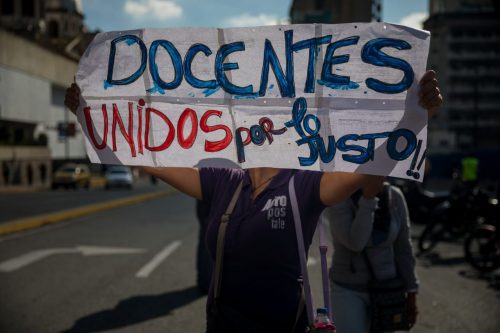 El salario de los profesores en  Venezuela es de máximo 11 dólares