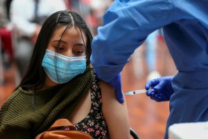 Ecuador dictamina obligatoria la vacunación anticovid