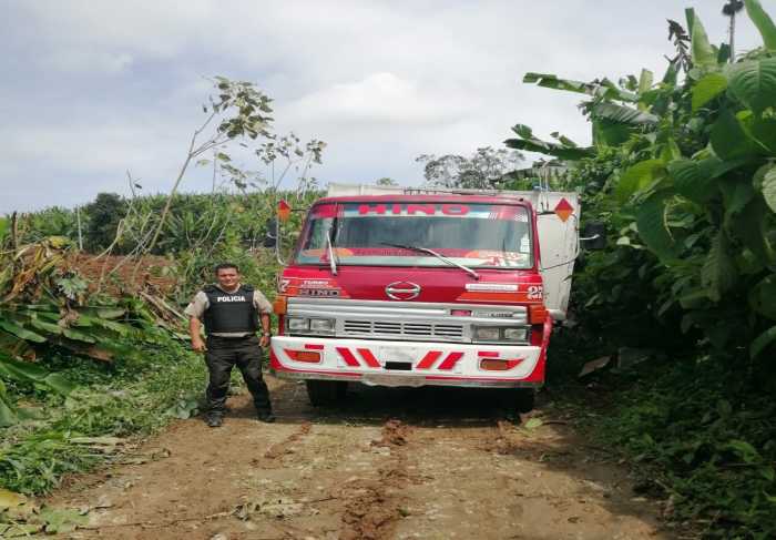 Localizado. El vehículo pesado fue abandonado en la vía Los Bambinos.