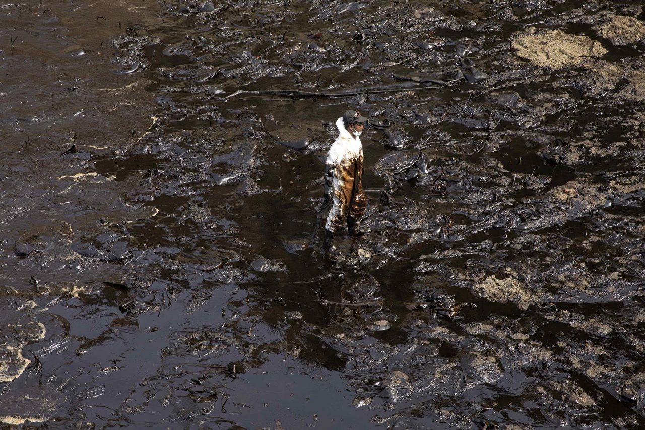 Lima sufre el peor desaster ecológico por derrame de petróleo
