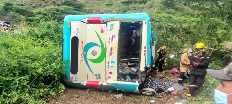 Cuatro muertos y 29 heridos en la vía Loja-Catamayo