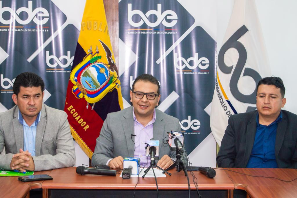 Puyango, Calvas y La Canela califican a créditos del BDE 