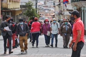 Menos del 10% de los ecuatorianos confía en los demás y todo el desarrollo económico social se estanca
