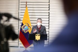 Siete funcionarios acompañan al presidente Lasso en Colombia