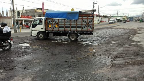 Baches causan malestar en Huachi Grande