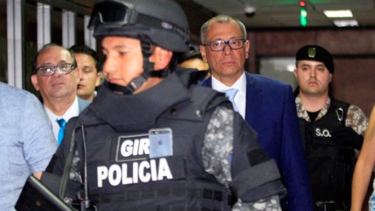 PROCESO. El ex vicepresidente Jorge Glas es escoltado para asistir a una de las audiencias de juicio en el caso Odebrecht.