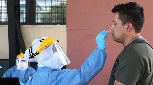 Pruebas anticovid tendrán que ser prescritas por un médico en Ecuador