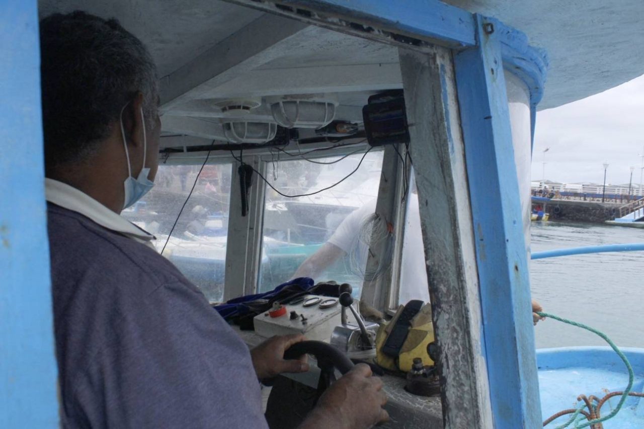ACTIVIDAD. En Galápagos existen 325 personas que aún viven de la pesca.