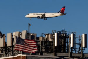 EE.UU. aplaza ampliación de 5G por advertencia de aerolíneas