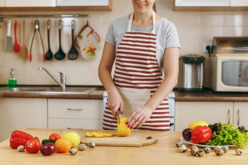 El libro tiene varias recetas saludables.