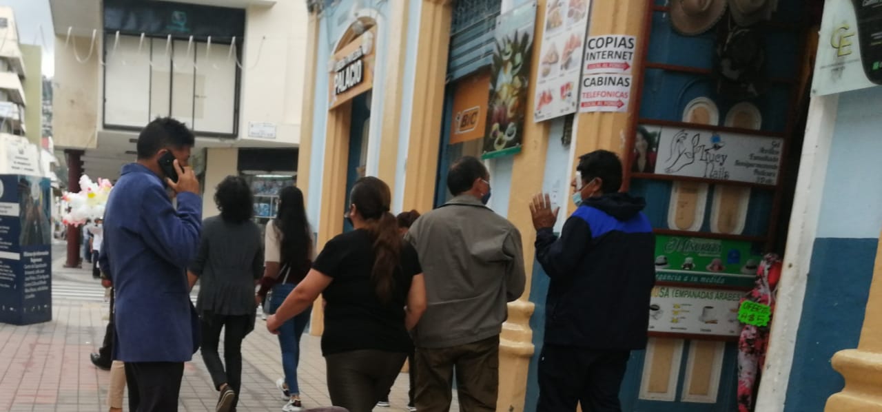 Los trabajadores ya deben recibir los $425 de sueldo