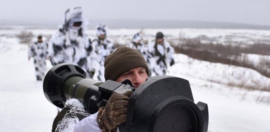 A pesar de que el gobierno ucraniano ha bajado el tono de su discurso, los militares se preparan para un eventual conflicto.