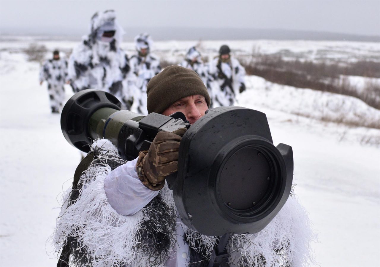A pesar de que el gobierno ucraniano ha bajado el tono de su discurso, los militares se preparan para un eventual conflicto.