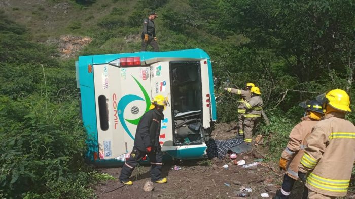 Tres fallecidos y 18 heridos en la vía Loja - Catamayo