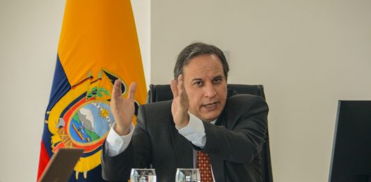El ministro de Economía, Simón Cueva, es optimista sobre la situación fiscal del país.