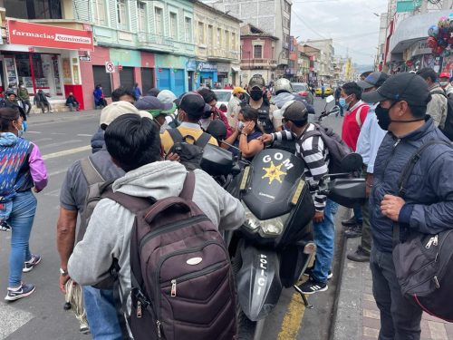 Policía interviene en aglomeración de desempleados