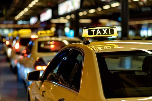 Un ladrón no quería pagar una carrera de taxi, fue atrapado por la Policía Nacional.