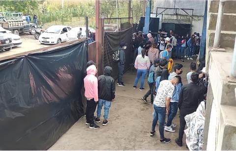 Más de 600 personas desalojadas de fiestas clandestinas en Ambato