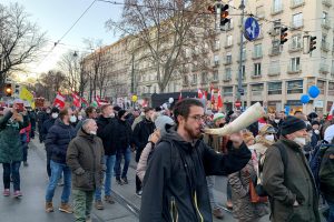 Miles de austriacos protestan contra la vacuna obligatoria