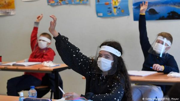 Alemania vive alza de contagios entre alumnos y profesores