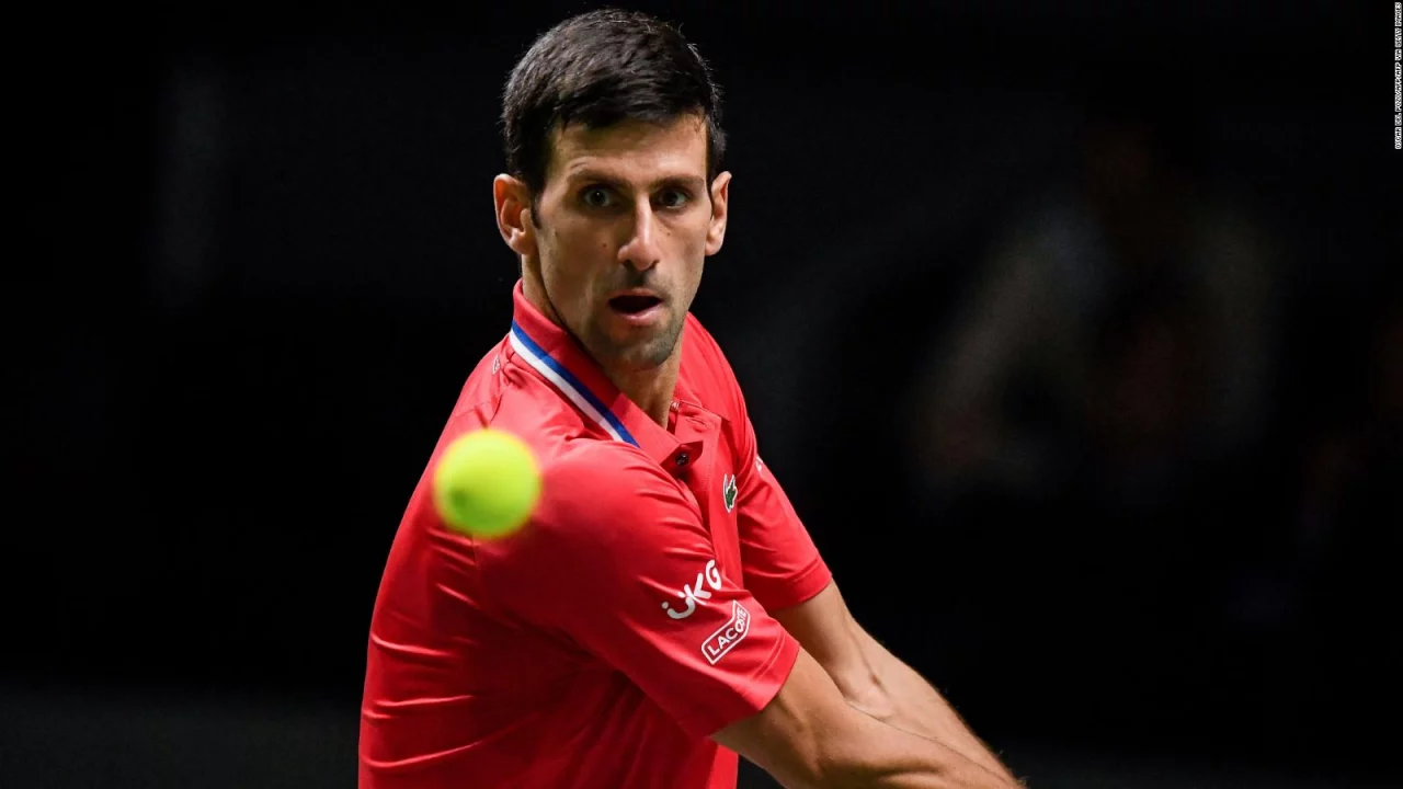 Djokovic ha sido objeto de críticas durante la pandemia. En 2020 realizó un tour en el que varios tenistas se contagiaron.