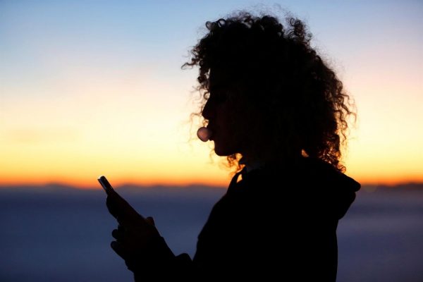 Uso del celular no aumenta riesgo de tumores, dice estudio