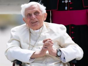 El anterior Papa encubrió abusos, señala un informe