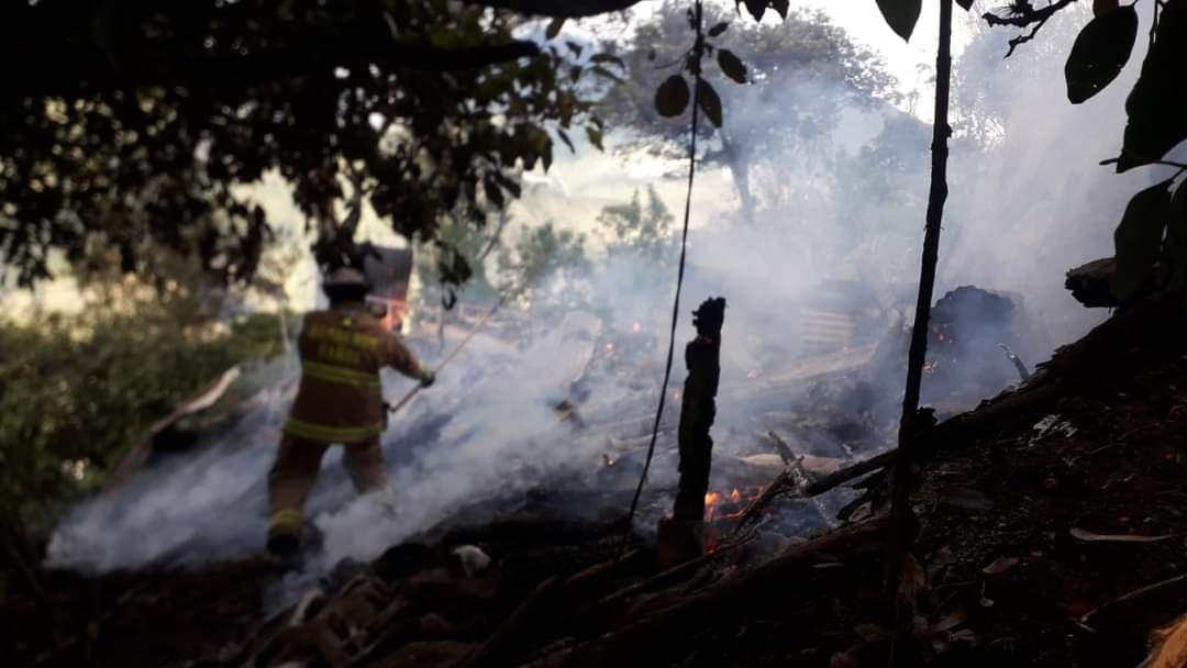 Baños: adulto mayor pierde su casa en un incendio
