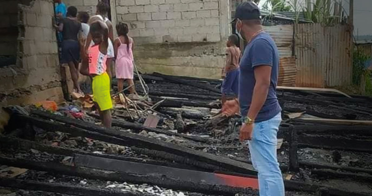 Incendio en Borbón dejó a  ocho familias  en la calle