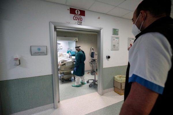 El endurecimiento de las sanciones habría reducido a la mitad la cifra de no vacunados.